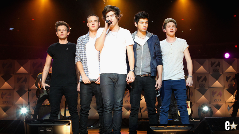 Zayn Malik rejoins One Direction