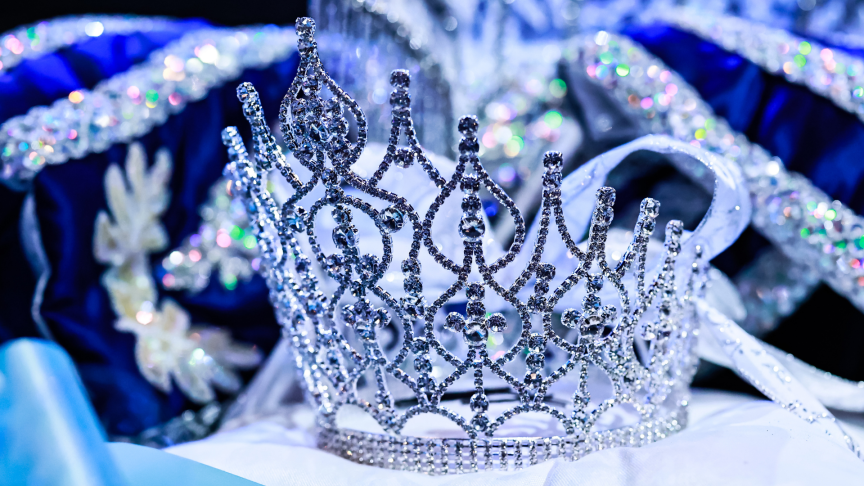 Miss Jamaica Falls Off Stage