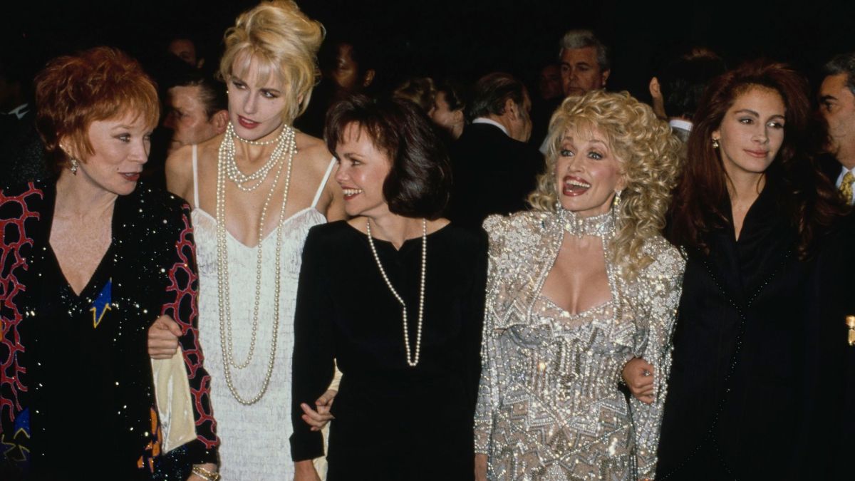 Shirley MacLaine, Daryl Hannah, Sally Field, Dolly Parton, Julia Roberts