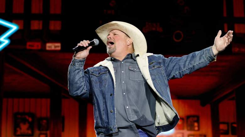 Garth Brooks singing onstage