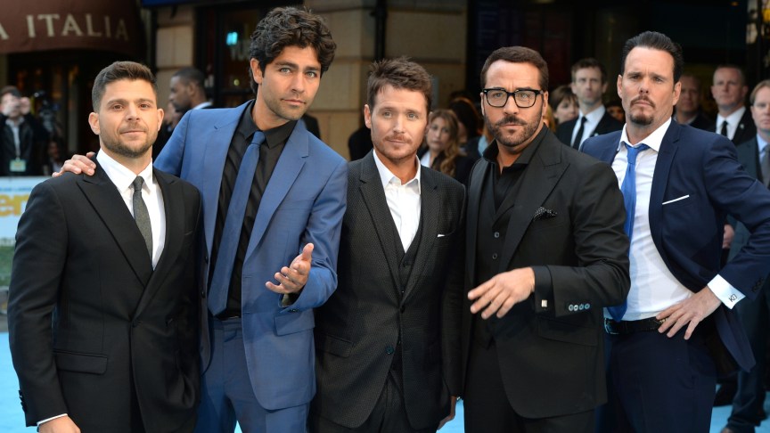 Jerry Ferrara, Adrian Grenier, Kevin Connolly, Jeremy Piven and Kevin Dillon pose for photos at an event