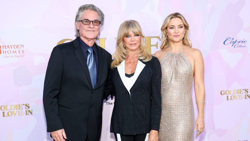 Kurt Russell, Goldie Hawn, and Kate Hudson.