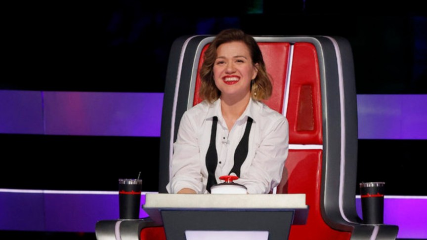 Kelly Clarkson on the set of 'The Voice'
