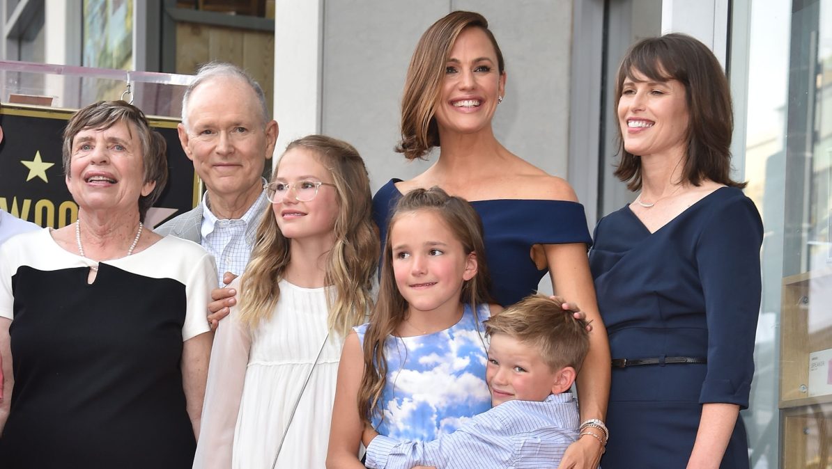 Jennifer Garner with her parents and children at Hollywood Walk of Fame ceremony