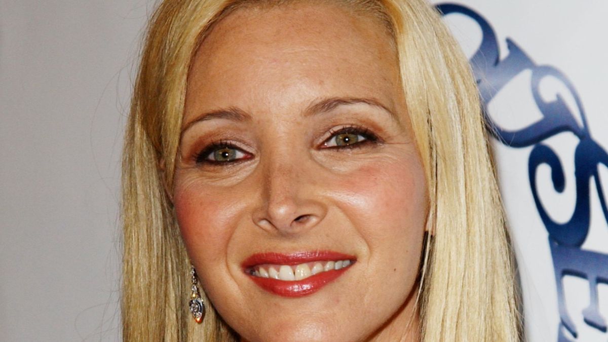 Lisa Kudrow attending an event