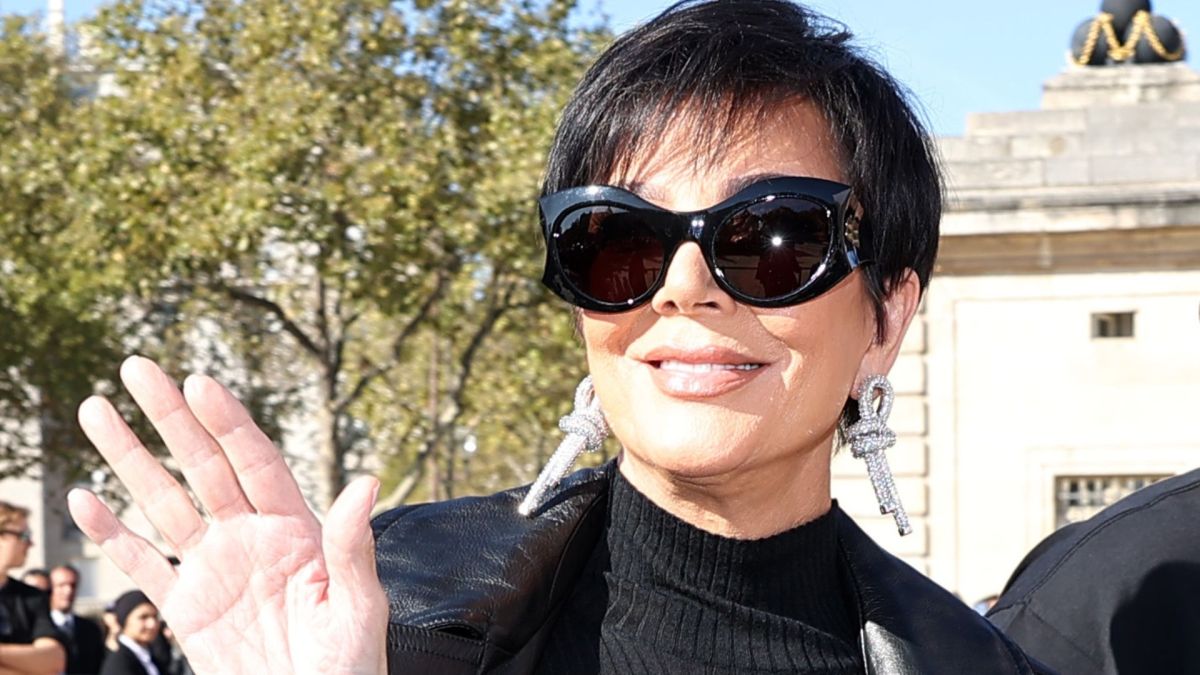 Kris Jenner waving