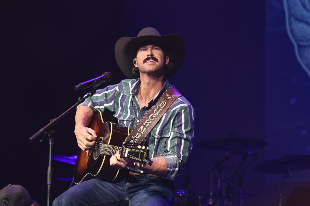 Riley Green performing.