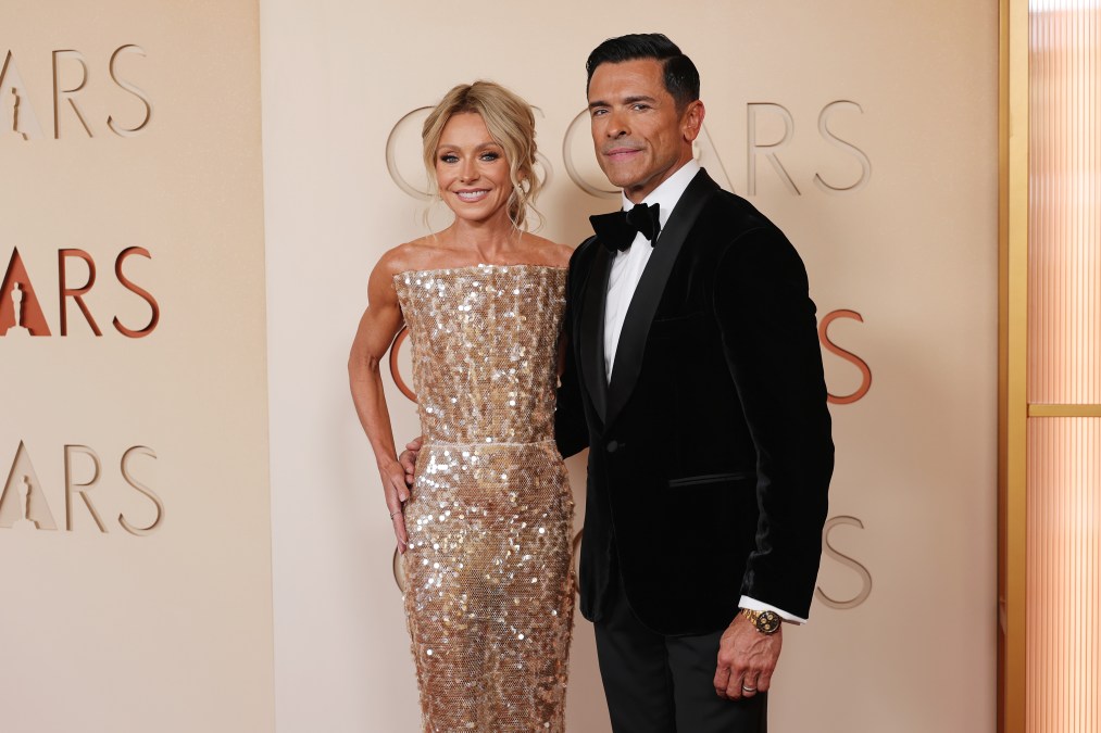 Kelly Ripa and Mark Consuelos attend the 98th Oscars.