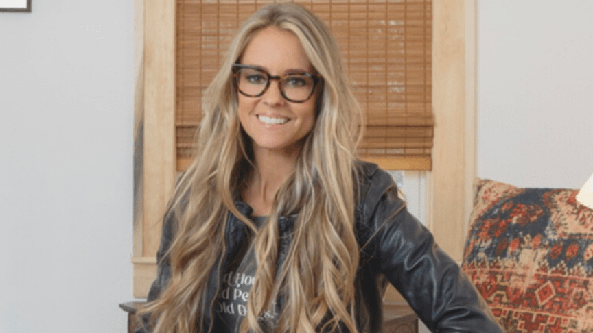Nicole Curtis
