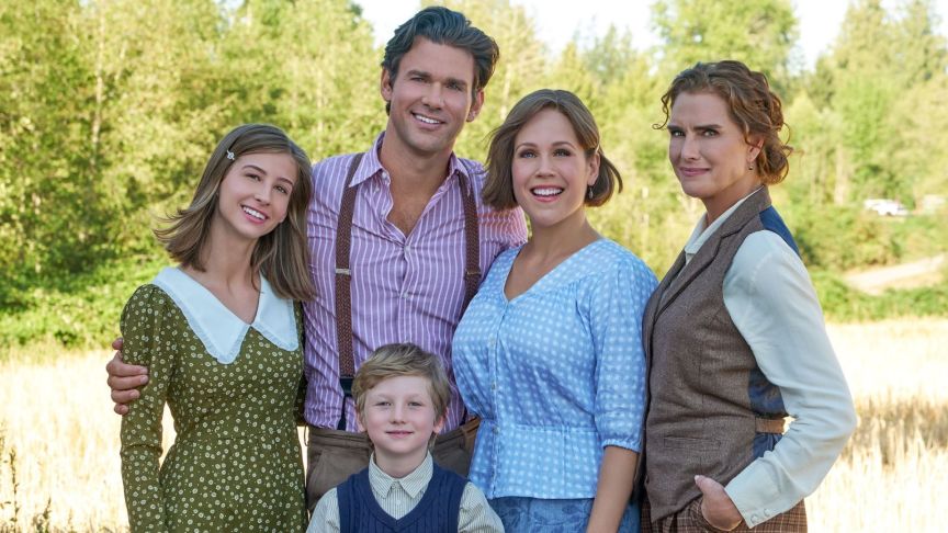 Brooke Shields with the cast of When Calls the Heart