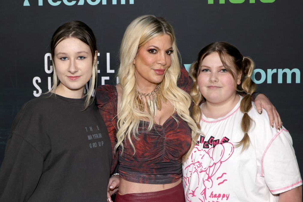 Stella McDermott, Tori Spelling, and Hattie McDermott