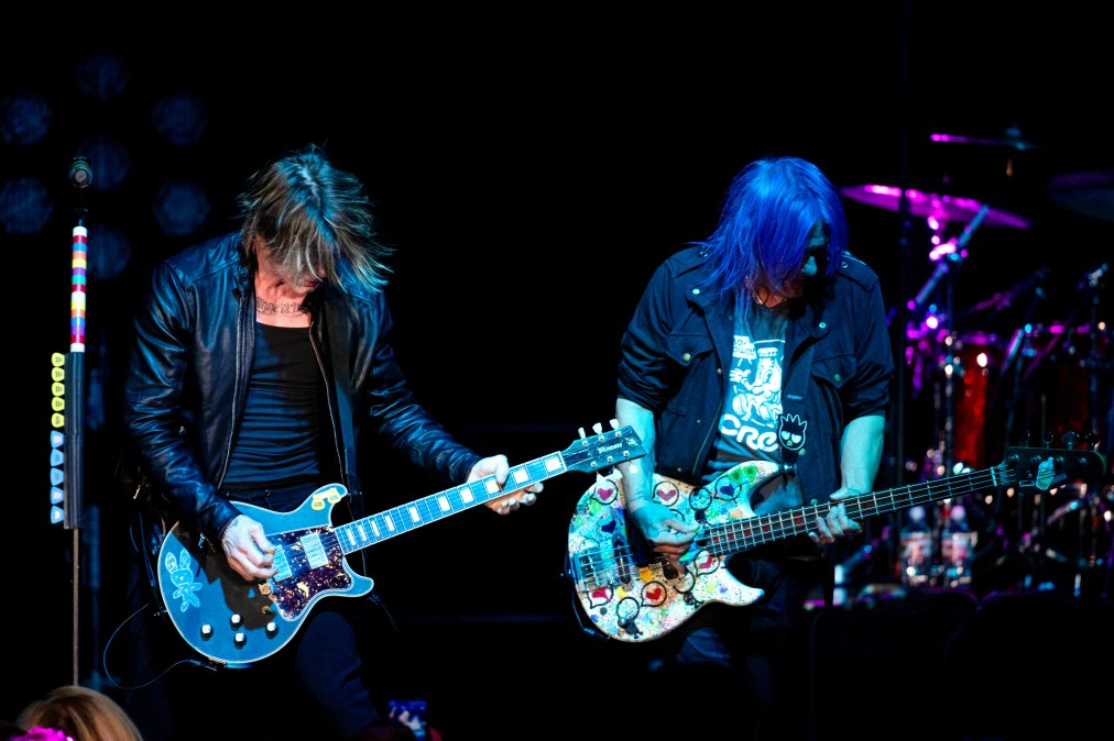 Goo Goo Dolls Performing on stage