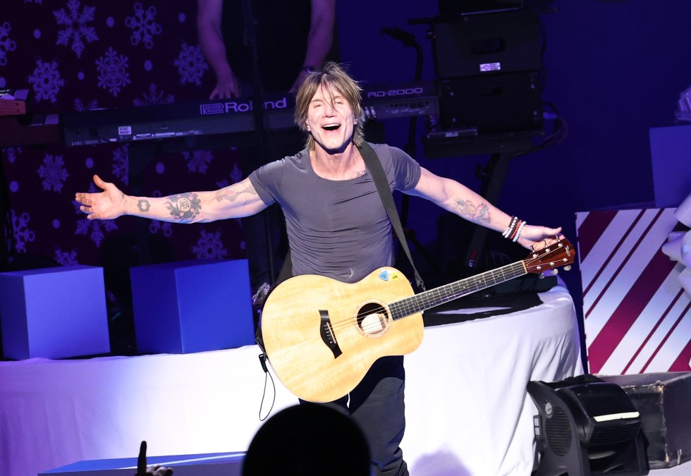Goo Goo Dolls, Rob Thomas And Lisa Loeb Perform Live For SiriusXM And Pandora Present PopRocks The Holidays In New York City