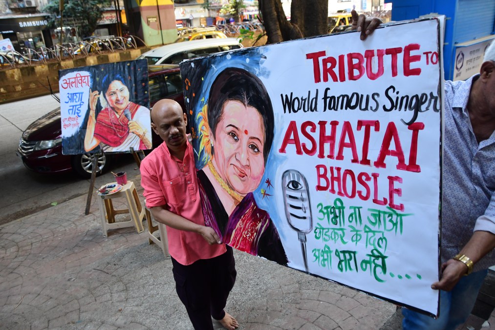 Teacher at Gurukul School of Art creates a heartfelt painting in tribute to legendary playback singer Asha Bhosle,