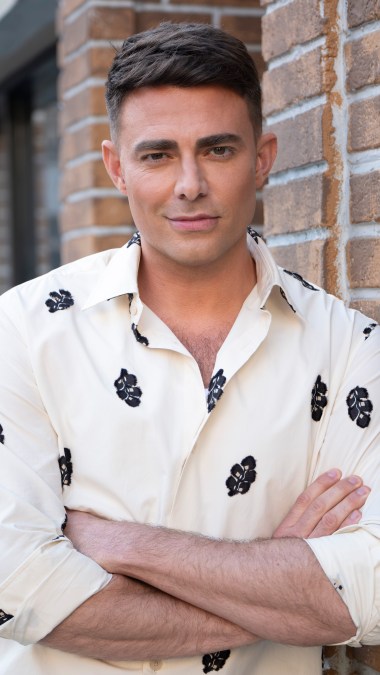 JONATHAN BENNETT