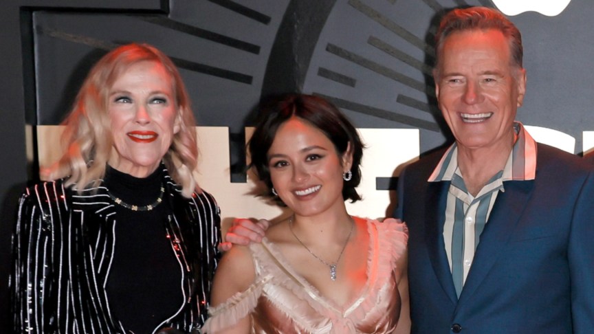 Catherine O'Hara, Chase Sui Wonders, Bryan Cranston pose for photos