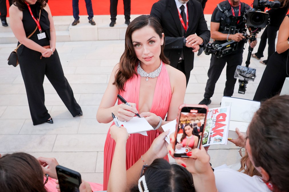 Ana de Armas on the "Blonde" red carpet in 2022.
