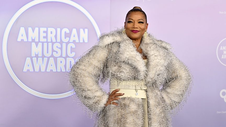 Queen Latifah on the American Music Awards of 2026 red carpet.