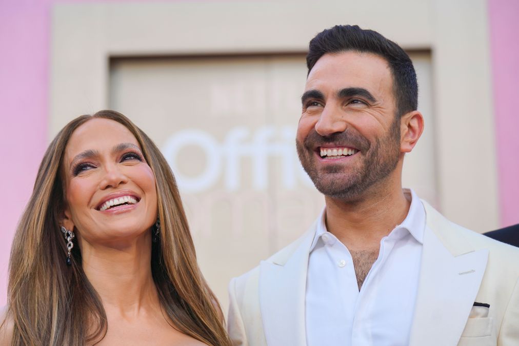 Jennifer Lopez, Brett Goldstein