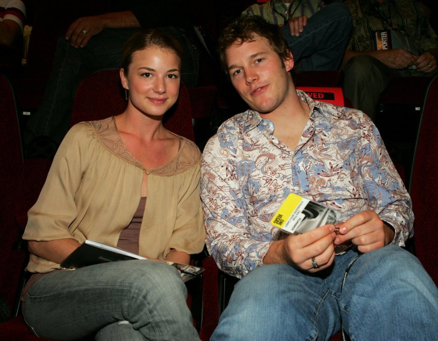 Emily VanCamp (L) with then-boyfriend Chris Pratt in 2006.