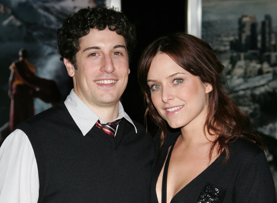 Actors and husband and wife Jason Biggs (L) and Jenny Mollen