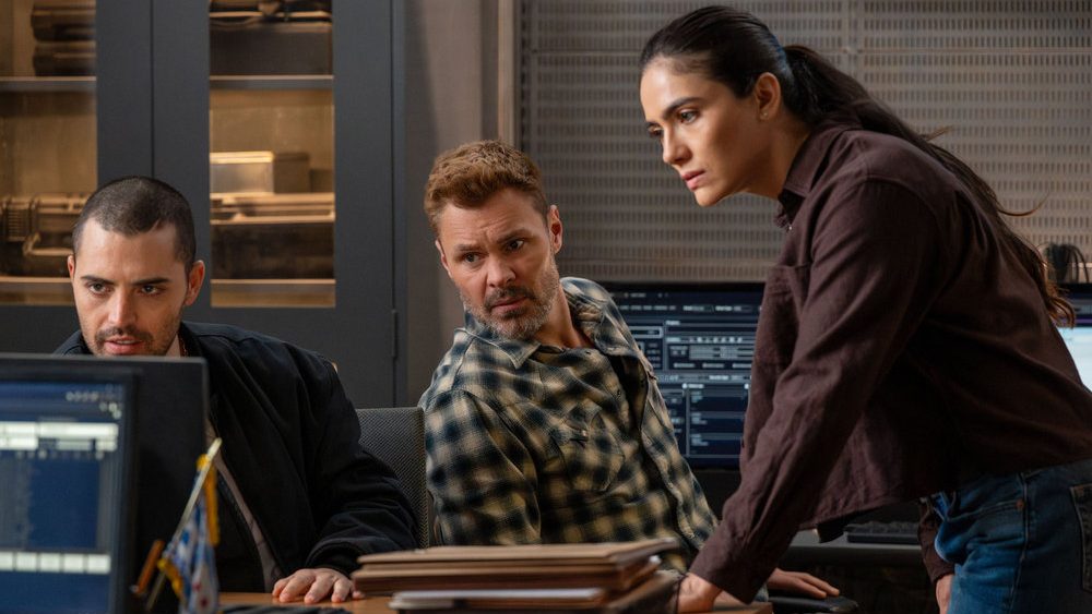 Benjamin Levy Aguilar, Patrick John Flueger, Arienne Mandi