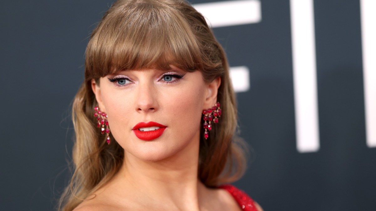 Taylor Swift red dress