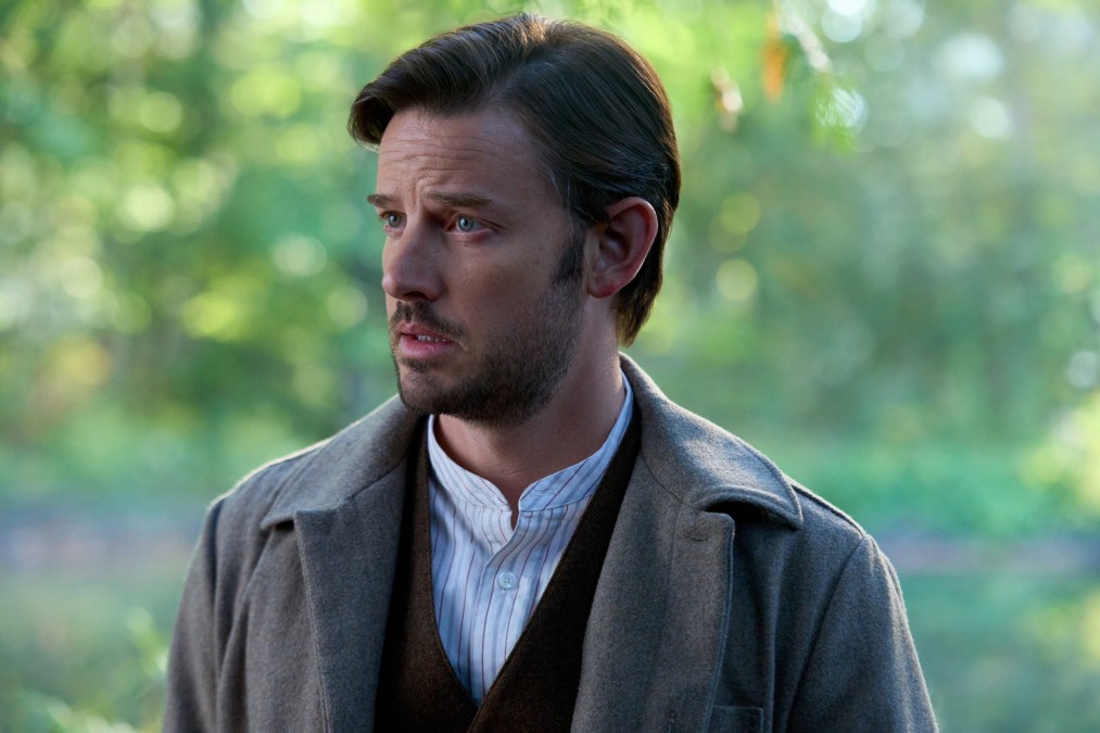 Elliot becomes engrossed with uncovering more of his mother's secret history on "The Way Home."