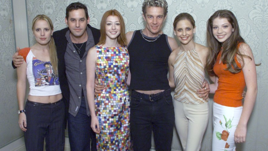 Emma Caulfield, Nicholas Brendon, Alyson Hannigan, James Marsters, Sarah Michelle Gellar and Michelle Trachtenberg pose for a photo at an event