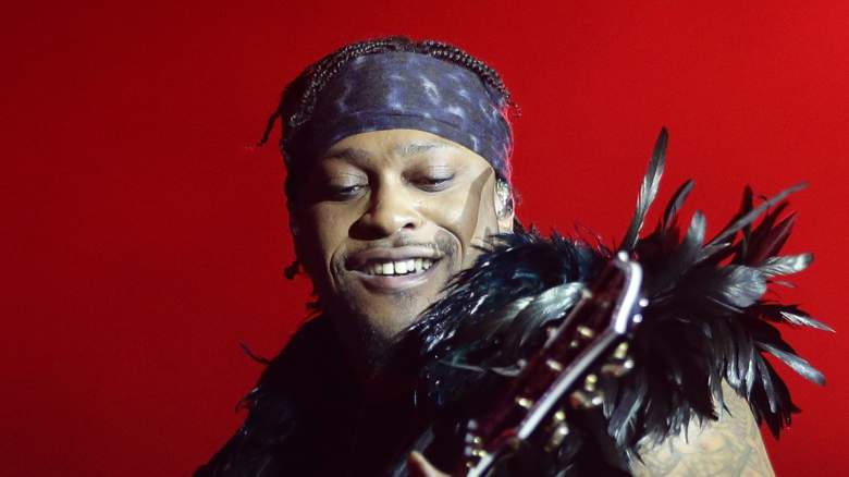 D'Angelo playing guitar