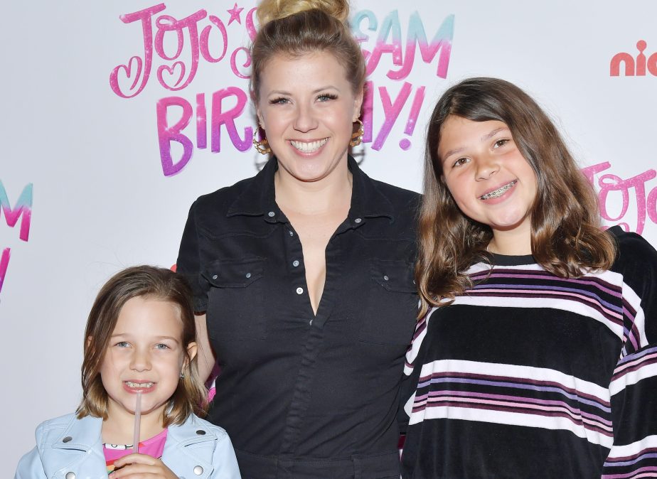 Jodie Sweetin with her daughters