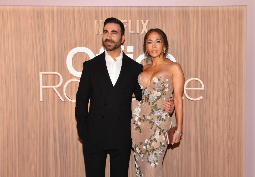 Brett Goldstein and Jennifer Lopez 