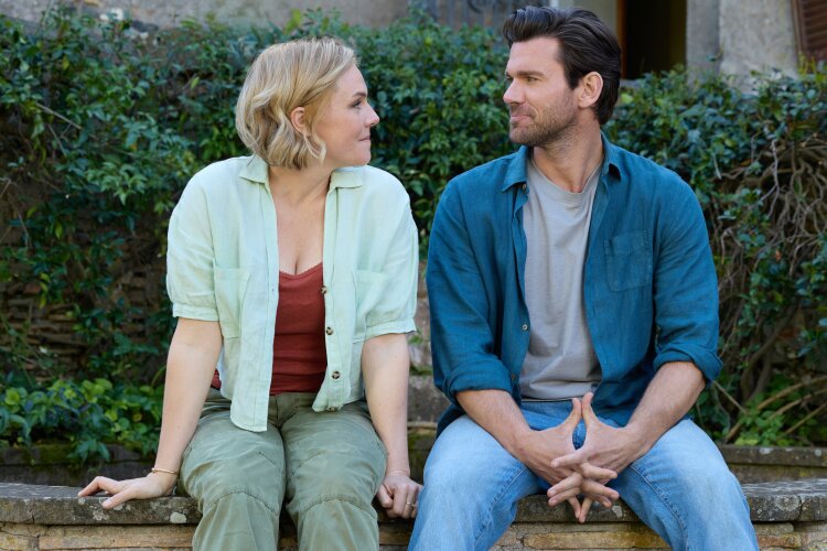 Eloise Mumford and Kevin McGarry in Hallmark's "Villa Amore"