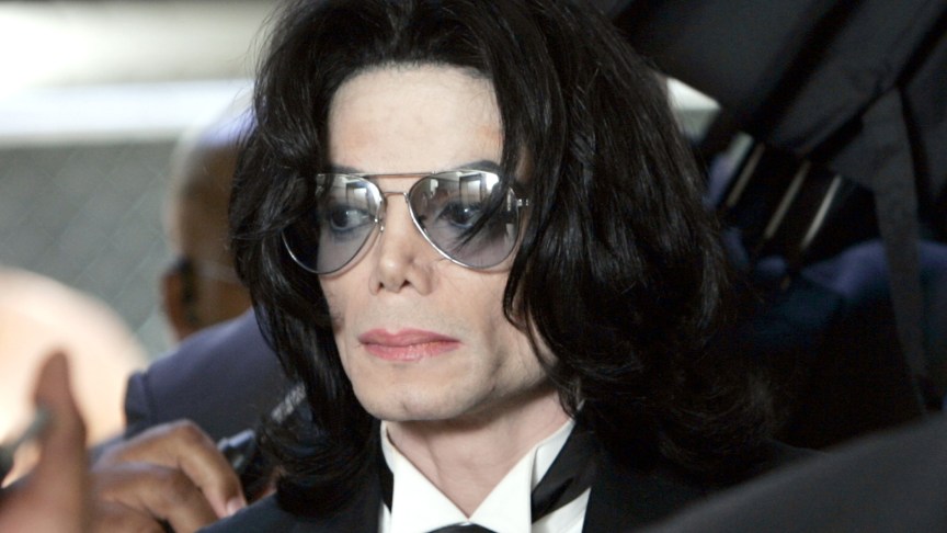 Michael Jackson outside the courthouse in 2005
