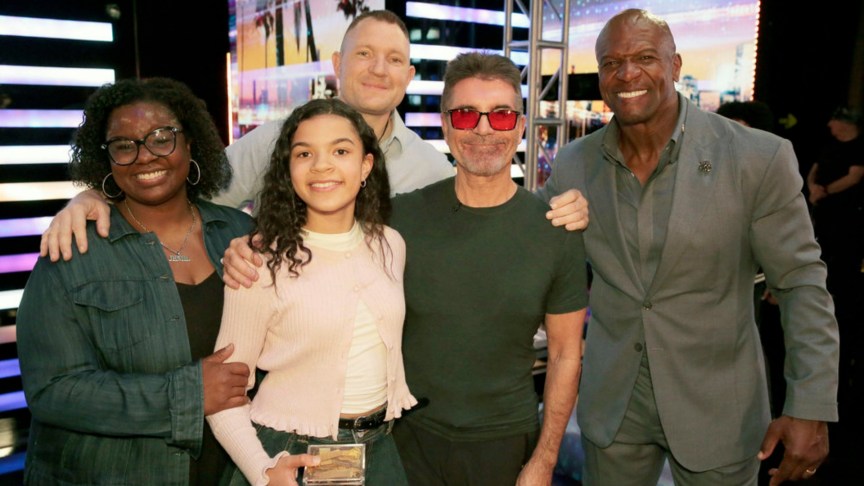 Lai Noelle, Simon Cowell, Terry Crews pose together backstage on 'America's Got Talent.'