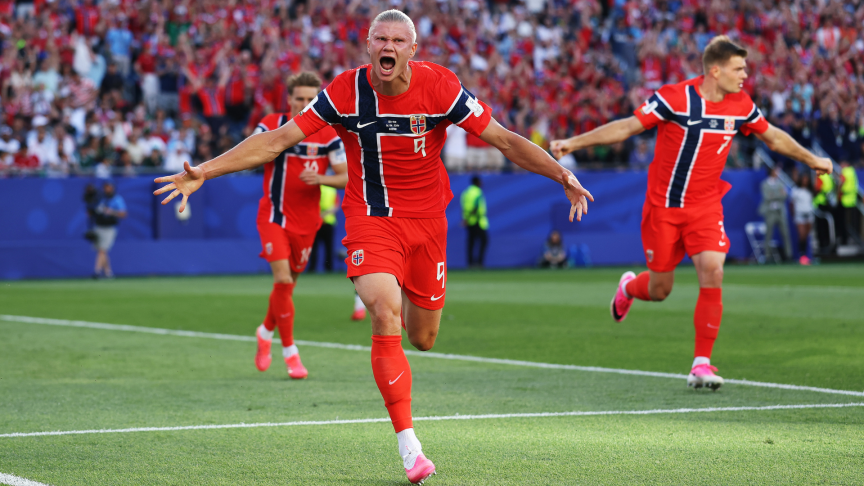 Erling Haaland celebrates goal