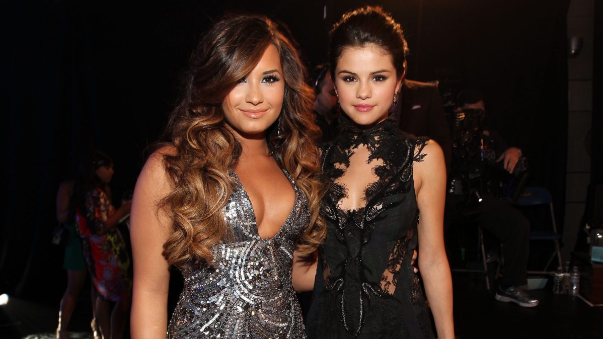 Singer/actresses Demi Lovato and Selena Gomez arrive at the 2011 MTV Video Music Awards at Nokia Theatre L.A. LIVE.