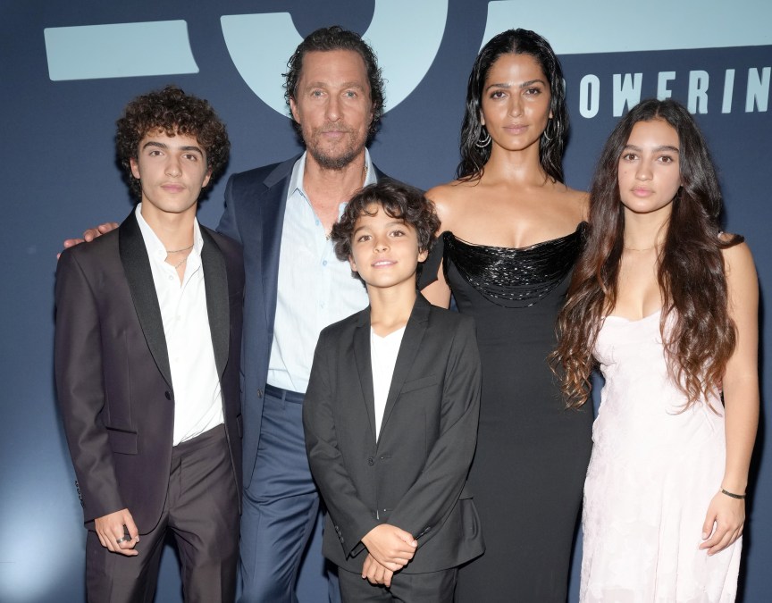 (L-R) Levi McConaughey, Matthew McConaughey, Livingston McConaughey, Camila Alves McConaughey and Vida McConaughey 
