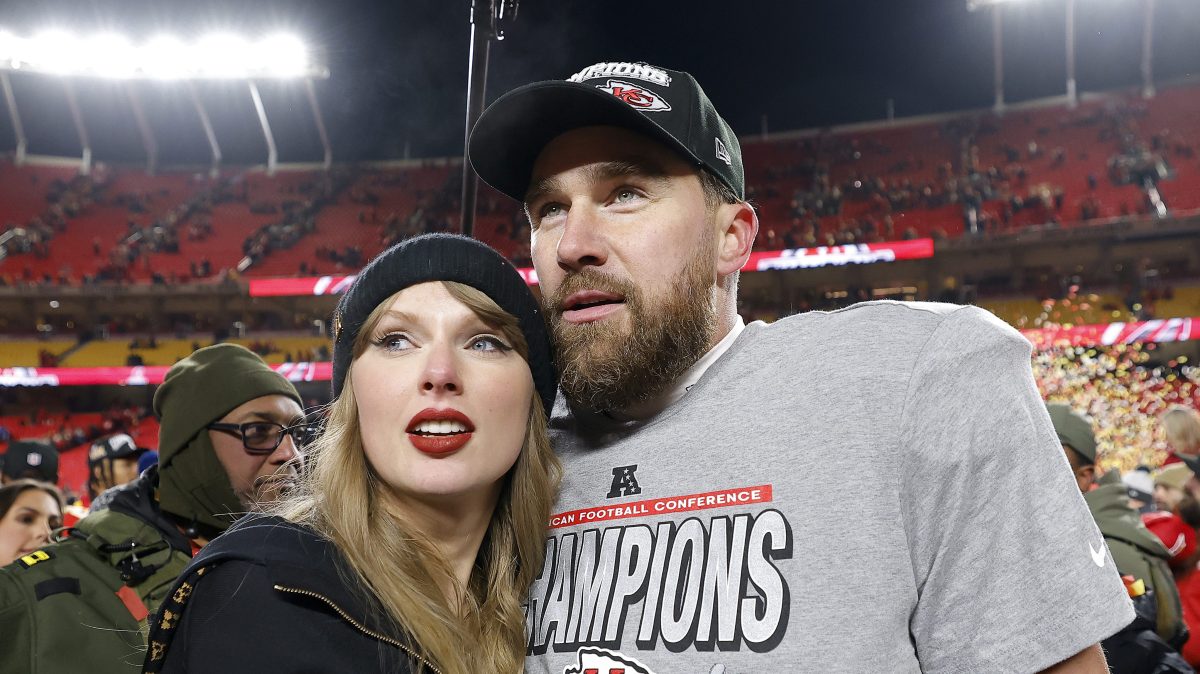 KANSAS CITY, MISSOURI - JANUARY 26: Taylor Swift celebrates with Travis Kelce #87 of the Kansas City Chiefs after defeating the Buffalo Bills 32-29 in the AFC Championship Game at GEHA Field at Arrowhead Stadium on January 26, 2025 in Kansas City, Missouri. (Photo by David Eulitt/Getty Images)