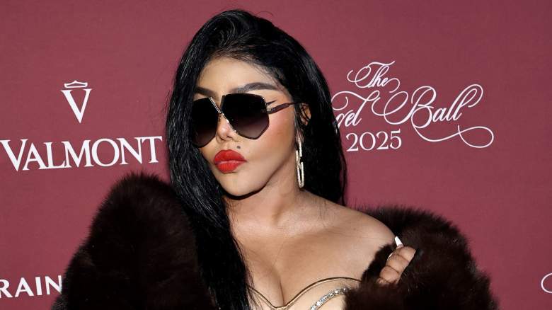Lil' Kim on the red carpet.