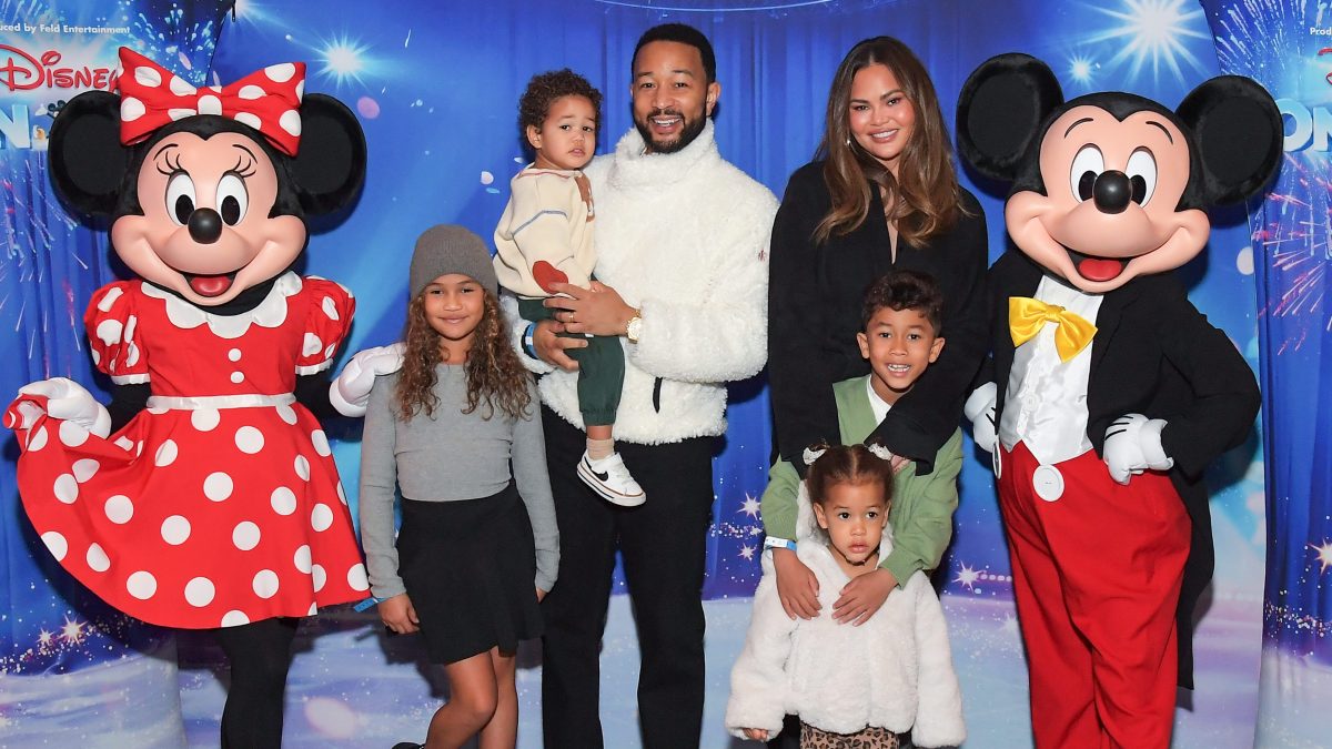Luna Simone Stephens, Wren Stephens, John Legend, Chrissy Teigen, Esti Maxine Stephens, Miles Theodore Stephens