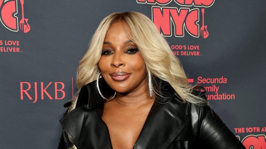 Mary J. Blige smiling