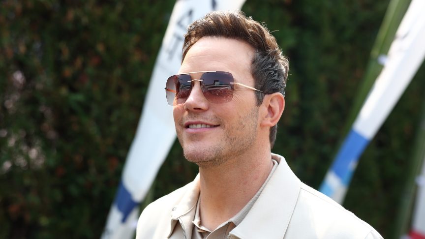Chris Pratt praises the "Young Washington" film in a new selfie video.