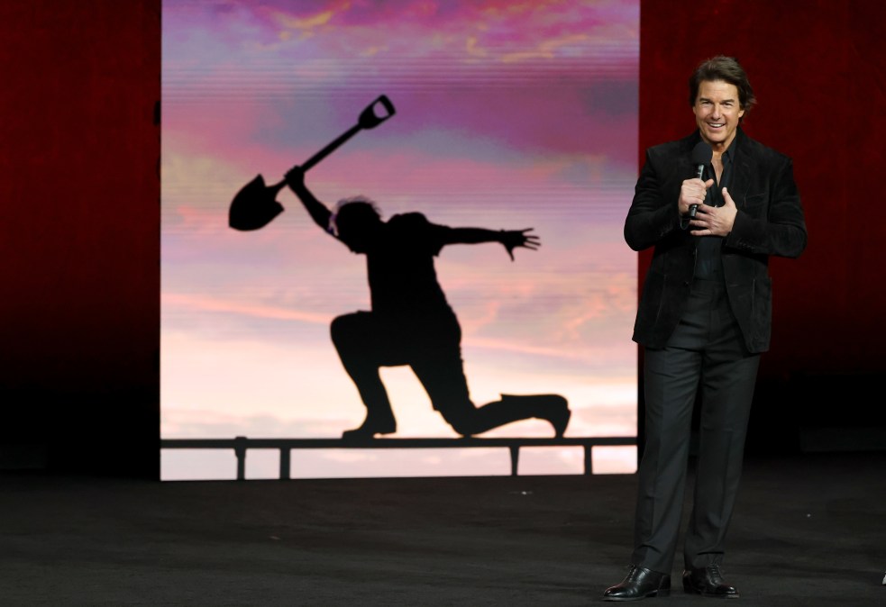 Tom Cruise promoting "Digger."