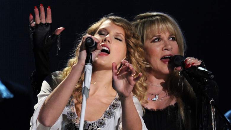 Taylor Swift performing with Stevie Nicks
