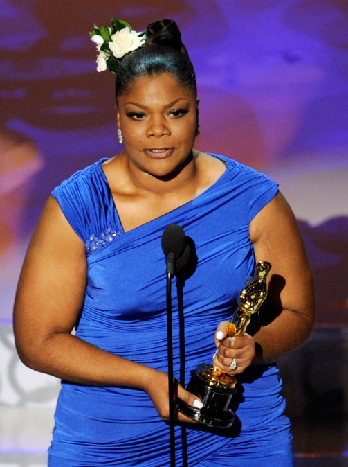 Mo'Nique accepts Best Supporting Actress award