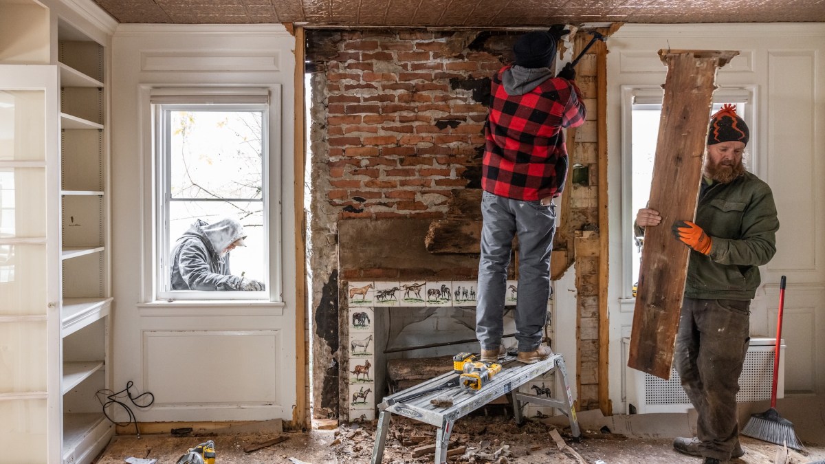Renovation during 'Maine Cabin Masters: All Inn.'