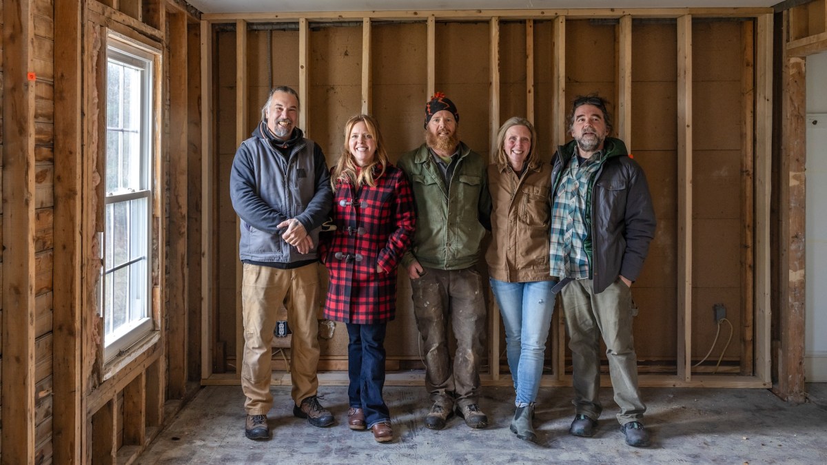The Kennebec Cabins crew in 'Maine Cabin Masters: All Inn.'