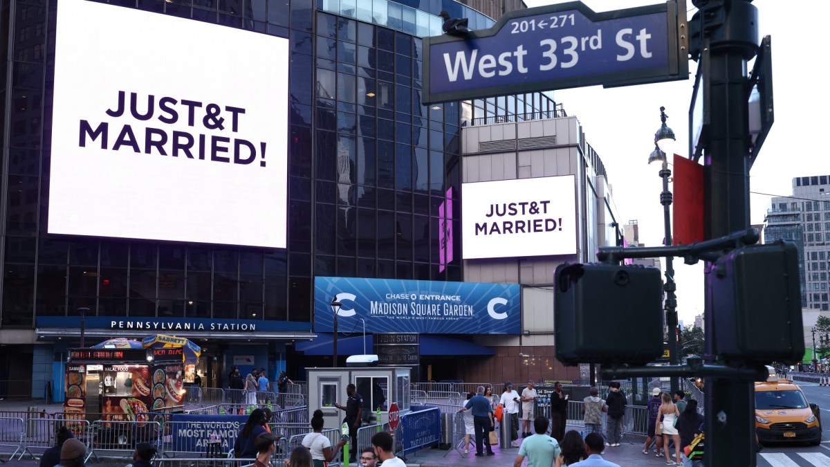 A screen on the outside of Madison Square Garden reads "Just&T Married!"
