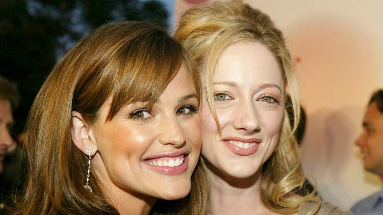 Jennifer Garner and Judy Greer smile.